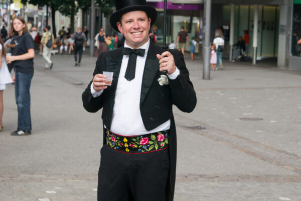 La farandole au 50ème Rencontres de folklore inernationales de Fribourg (RFI) en 2025